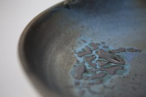 Assiette en grès créée sur commande