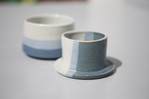 beurrier à eau bleu fabriqué par juliette lecuyer à vannes