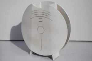 vase en grès blanc motif unique fabriqué par juliette lecuyer dans le Morbihan, Terenko