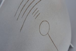 vase en grès blanc motif unique fabriqué par juliette lecuyer dans le Morbihan, Terenko