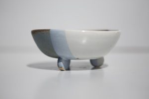 Petite passoire en grès bleu pour tomates cerises et framboises