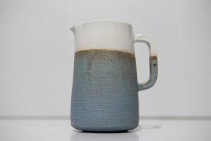 Pichet en grès bleu, céramique fabriquée en bretagne