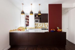 Luminaire en grès noir avec dorure à la feuille d'or fabriqué par l'atelier terenko à vannes