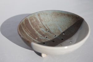 Passoire grès bleue, juliette lecuyer, Morbihan, Terenko