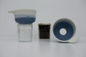 Entonnoir à confiture, grès bleu Terenko poterie artisanale du Morbihan