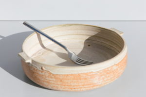 Plat pour cuisson au four en grès terra cotta Terenko, poterie artisanale du Morbihan