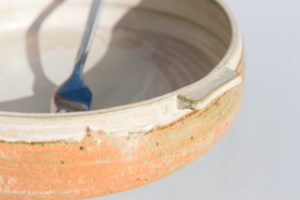 Plat pour cuisson au four artisanal en grès terra cotta Terenko, fabriqué à Vannes