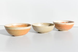 Passoire artisanale en grès terra cotta Terenko, fabriquée à Vannes