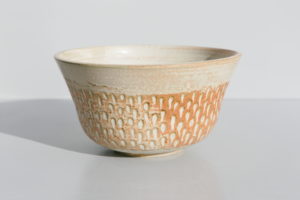 Saladier artisanal en grès terra cotta Terenko, fait main à Vannes dans le Morbihan