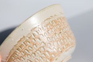 Saladier artisanal en grès terra cotta Terenko, fait main à Vannes dans le Morbihan