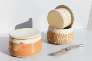 beurrier à eau en grès terra cotta Les Chaleureuses fabriqué par juliette lecuyer dans le Morbihan vannes