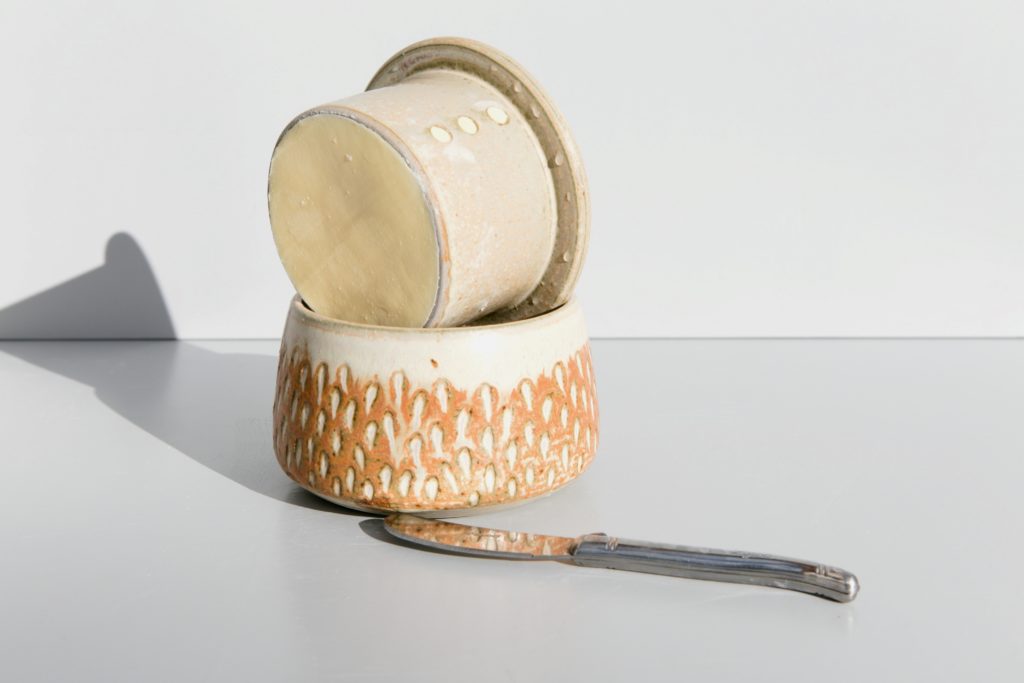 beurrier à eau en grès terra cotta Les Chaleureuses fabriqué par juliette lecuyer à vannes