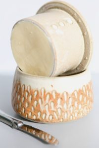 beurrier à eau en grès terra cotta Les Chaleureuses fabriqué par juliette lecuyer à vannes