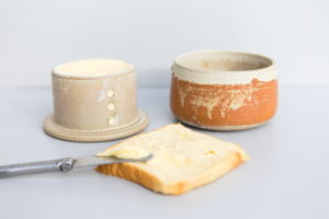beurrier à eau en grès terra cotta Les Chaleureuses fabriqué par juliette lecuyer à vannes